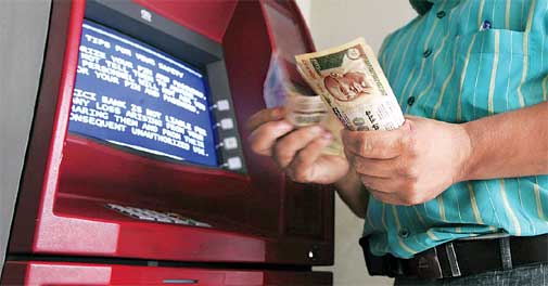 All Bangalore ATMs must have full security by Monday 4 pm: police