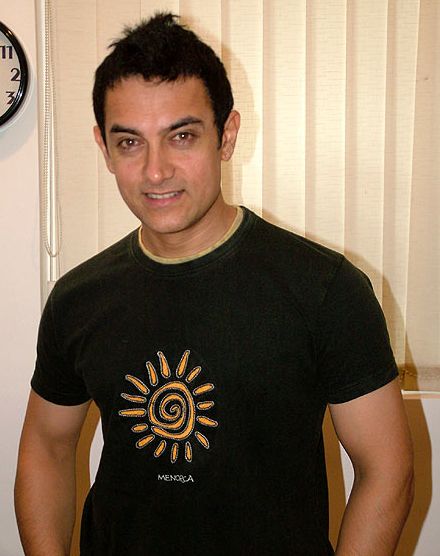 Aamir Holds Bachchans-Only Screening Of Peepli Live