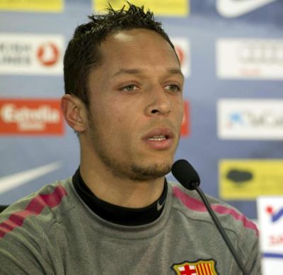 Adriano extends contract with FC Barcelona