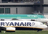 Aer Lingus asks shareholders to resist Ryanair's takeover bid