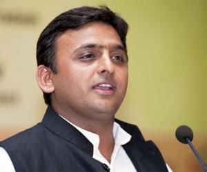Akhilesh transfers 116 senior officials