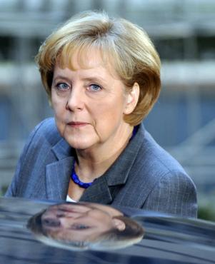 Merkel defends tax cuts plan 