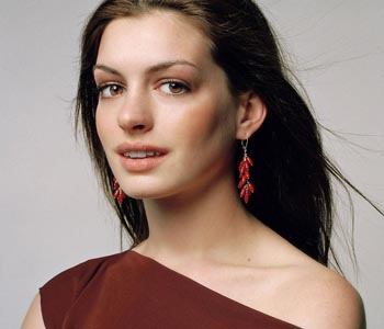 Anne Hathaway wants to adopt
