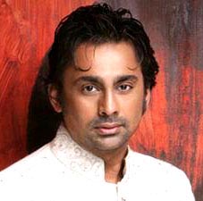Kangana is very professional, helpful: Anuj Saxena