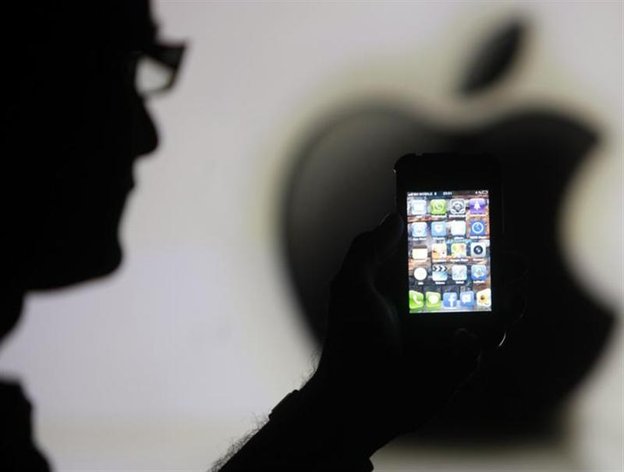 Apple to probe reports of electrocution by iPhone device