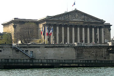 French parliament approves constitutional reforms of institutions