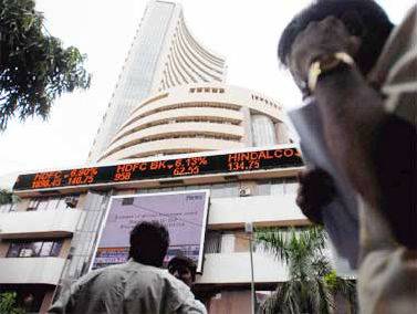 Sensex trades flat; banking, auto stocks gain