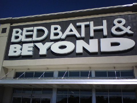 Bed Bath & Beyond falls after lower than expected income