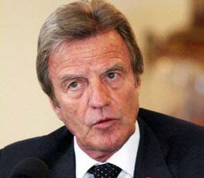 Beirut - French Foreign Minister <b>Bernard Kouchner</b> arrived Thursday in Beirut <b>...</b> - Bernard-Kouchner_3