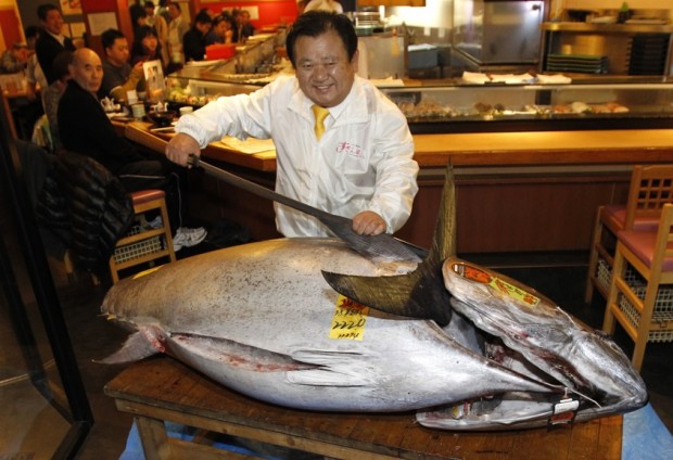 Japanese sushi chain pays record $1.76 million for single tuna