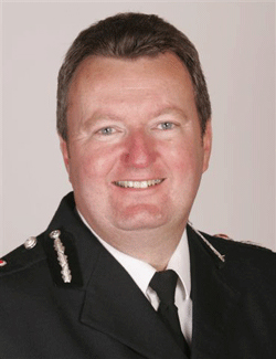 UK top anti-terror cop quits over terror blunder
