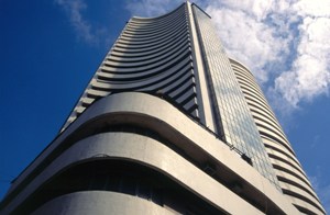 BSE Sensex falls 71 points in early trade today