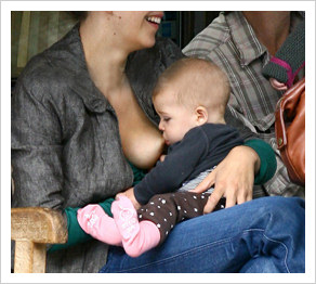 http://topnews.in/files/Breast-Feeding-8452.jpg