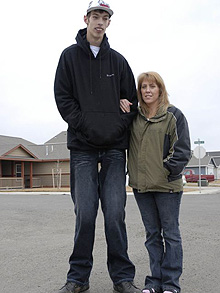   World’s tallest teenagers to appear in TV documentary  