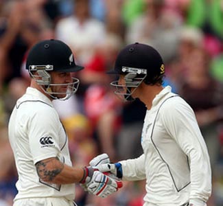 New Zealand 440/5, lead by 194 at tea