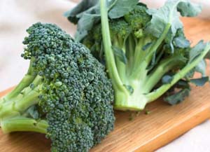 Eat broccoli,greens,nuts to fight heart disease