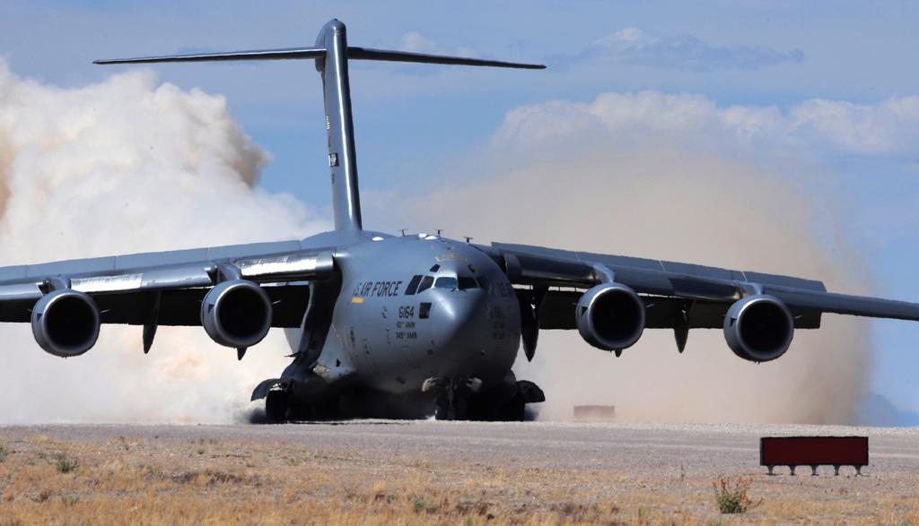  C-17 airlifter