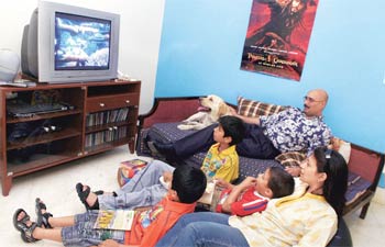 Government delays deadline for TV digitization to November 1, 2012