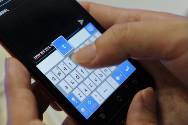 Cell-phone-texting