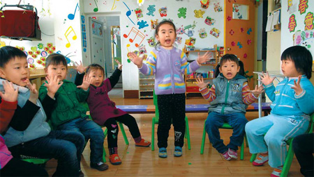 China kindergarteners' fingernail loss sparks panic