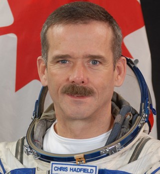 Hadfield hosts live Reddit AMA from space