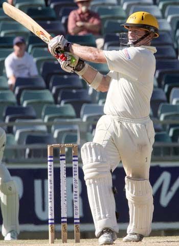 Victorian opener Chris Rogers backed to be an Ashes team player