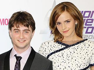 Daniel+radcliffe+and+emma+watson+kissing+scene+in+deathly+hallows