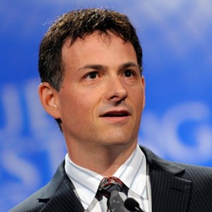 Wall St hedge fund manager tries to force Apple to give more of its $137bn cash pile 