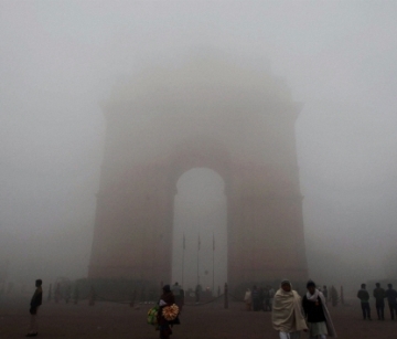 Dense fog disrupts air traffic in Delhi