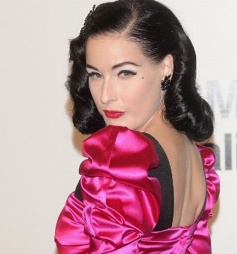 Dita von Teese thinks key to seducing men is to "know your victim"