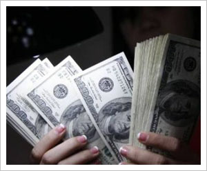 Dollar Rises as Equity Markets Weaken into the Close - Forexhound