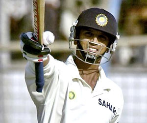 Dravid crosses Border as India pile on runs