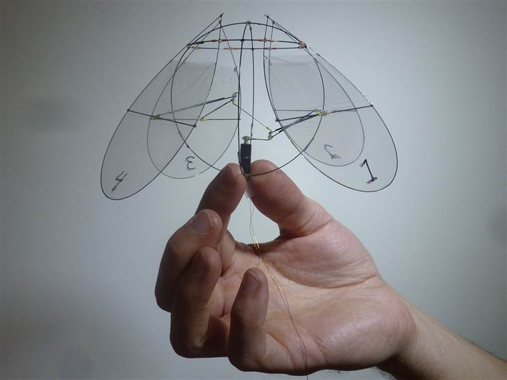 Flying-jellyfish-like-robots