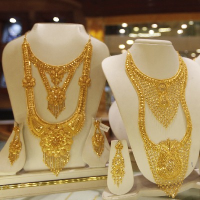 Gold glitters an rises to Rs 27,600 strong global cues