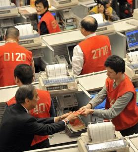 Hong Kong shares bounce back 3.75 per cent amid bargain hunting 