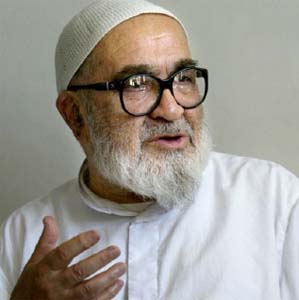 Iran's Ayatollah Montazeri buried in Qom amid protests