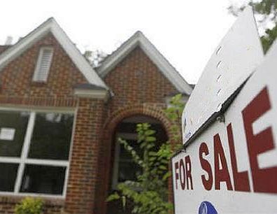 Housing sales fall in Canada in August