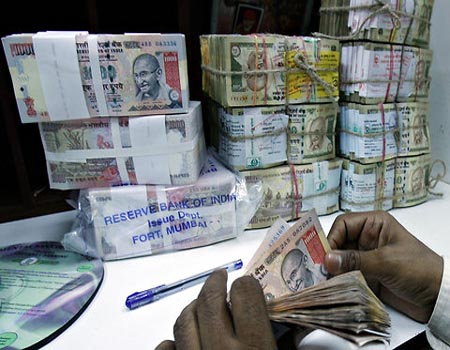 FIIs pour in Rs 13,000 cr in Indian bond market in Aug
