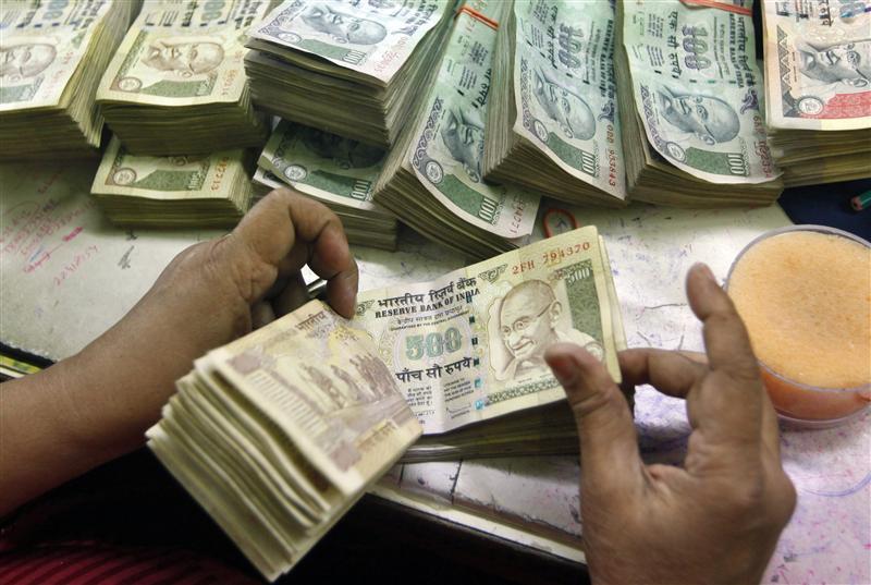 India's forex reserves down $685 mn