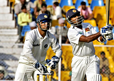 Sri Lanka make 591/5, lead India by 165 runs