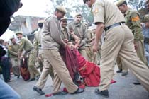 Indian police detain Tibetan marchers