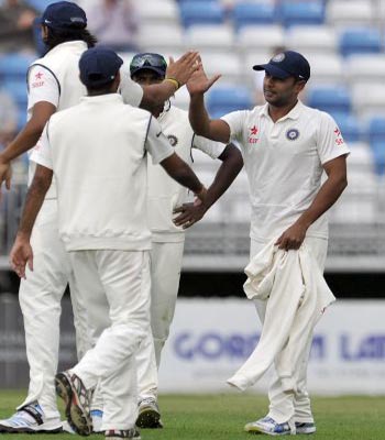 Indian bowlers struggle as Derbyshire pile up 326/5