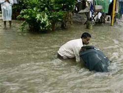 Heavy rains in Jalpaiguri result in floods, displace families