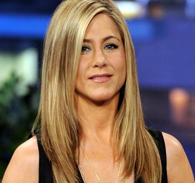 Aniston puts pregnancy rumours to rest