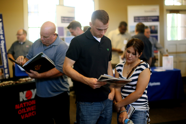 Jobless claims falls 42,000 in the US, data