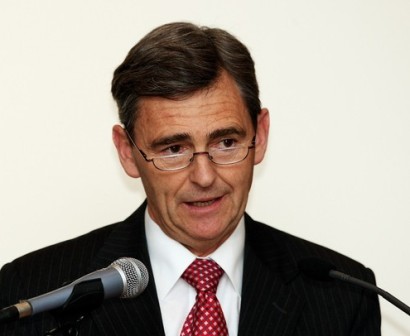 21 : Victoria Premier John Brumby has cancelled the Mumbai leg of India tour due to terrorism fears. - John-Brumby01