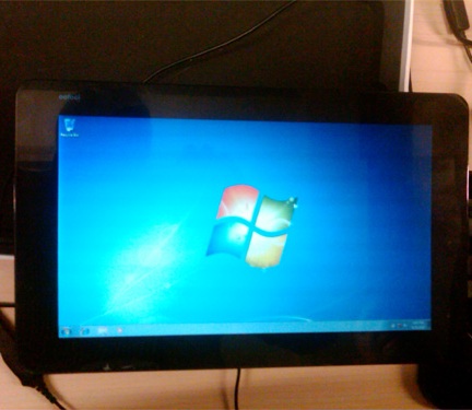 Windows 7 runs strong on JooJoo tablet