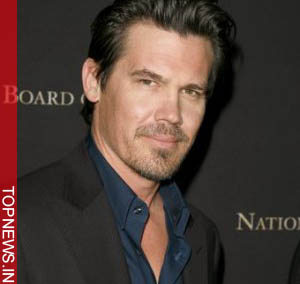 Josh Brolin apologizes for calling Russell Crowe ''a-hole''