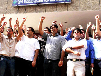 Junior doctors' strike affects healthcare in Kashmir