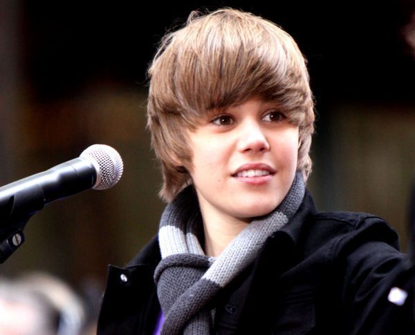 cute justin bieber pics 2011. Biebers bald justin bieber end